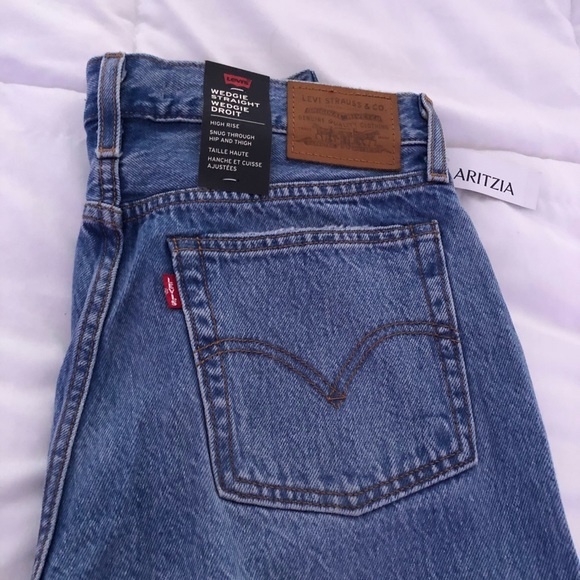 Levi wedgie jeans size 28 - Picture 5 of 5